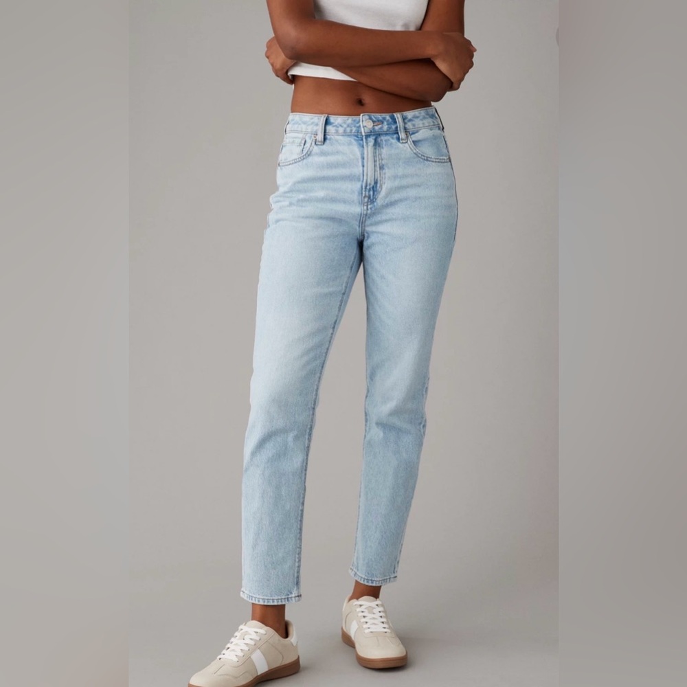 American Eagle Mom Jean High Rise Light Wash 100% Cotton Denim Size 10 Long